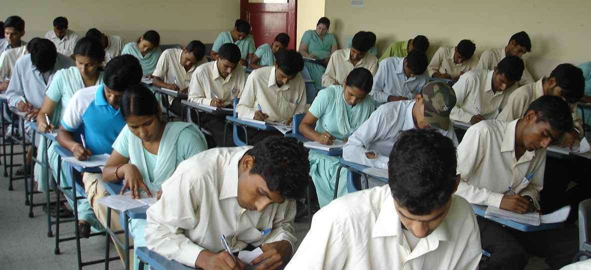 Thefts Outside Exam Halls Of Punjab University And Student Filed Complaint