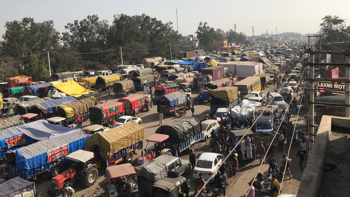 Farmer’s Protest: Life at Singhu Border – The Caravan Carnival