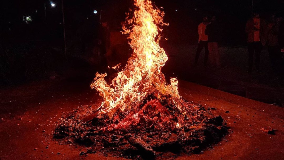 Here’s Top 5 Lohri Folk Songs. This Lohri, Sing-a-along Lohri Folklore with your family at the Bonfire!!