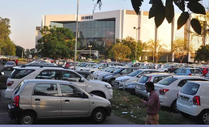 Parking Elante Mall Chandigarh